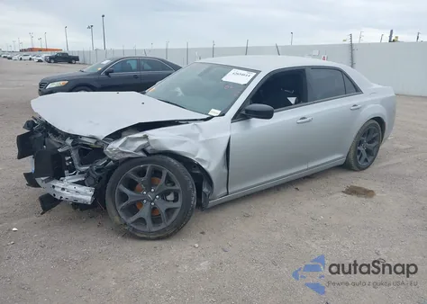 2023 Chrysler 300 Touring z USA, uszkodzony, nr VIN 2C3CCAAG6PH537925